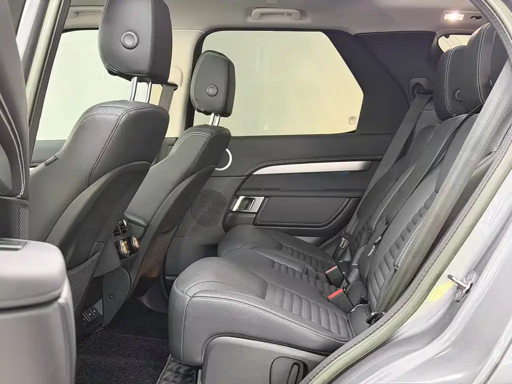 Land Rover Discovery 2023 — фото 10