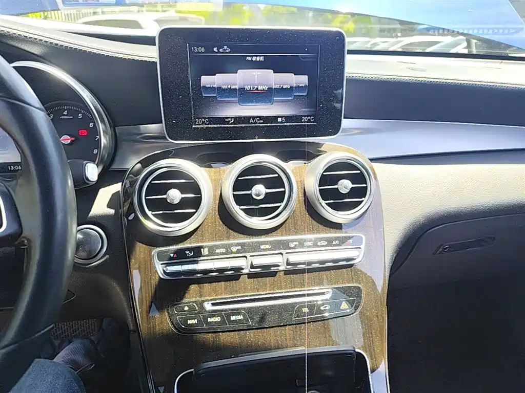 Mercedes-Benz GLC 2018 — фото 13