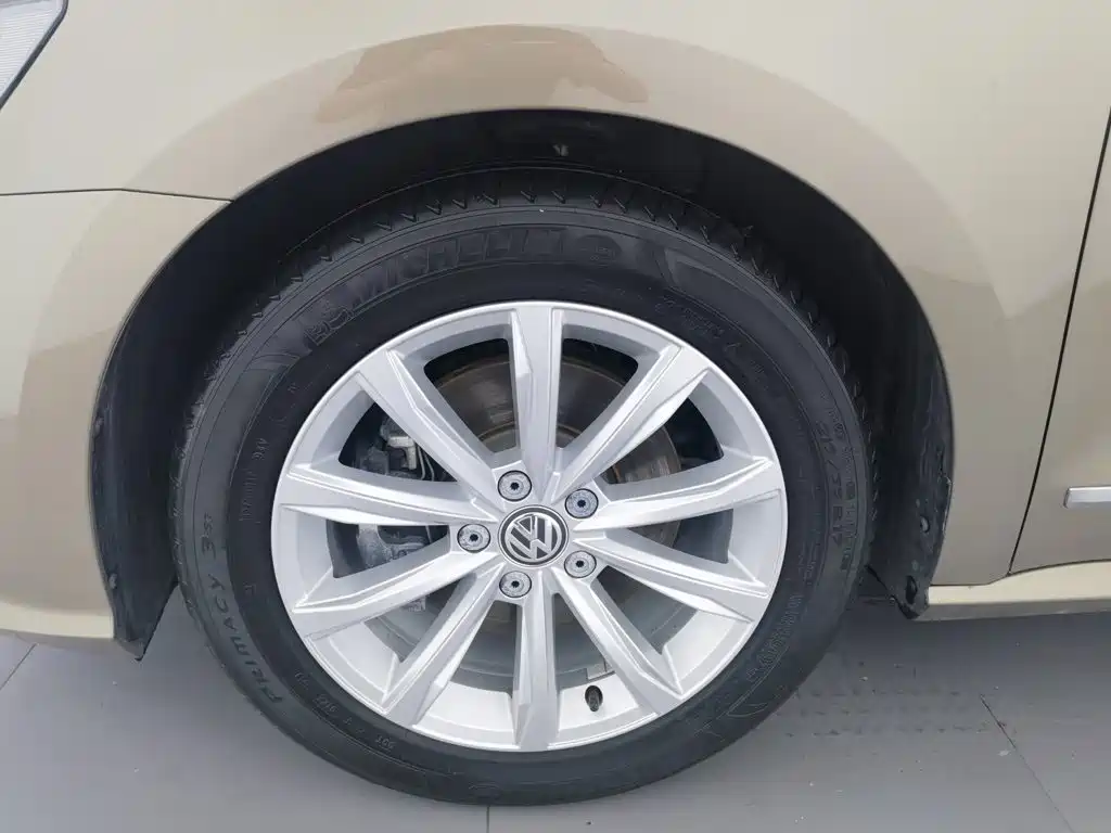 Volkswagen Passat 2018 — фото 17