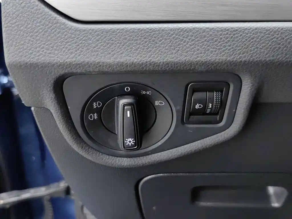 Volkswagen Touran 2018 — фото 21