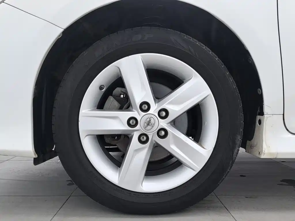 Toyota Camry 2013 — фото 17