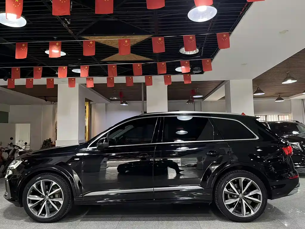 Audi Q7 2020 — фото 18