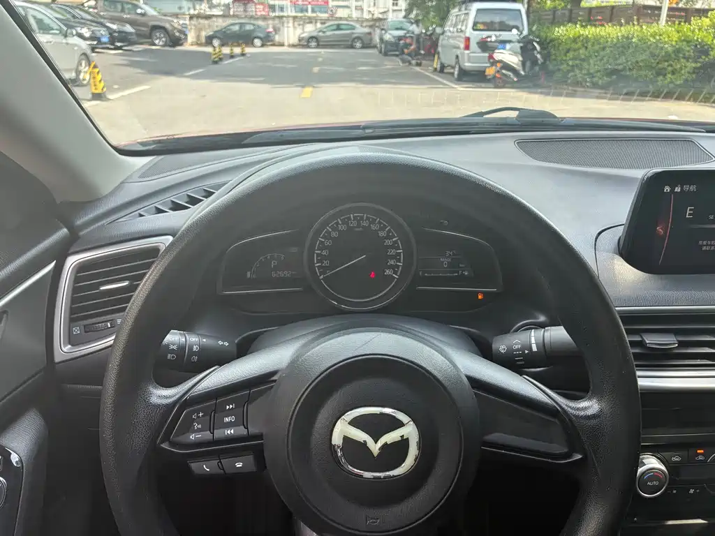 Mazda 3 Axela 2017 — фото 11