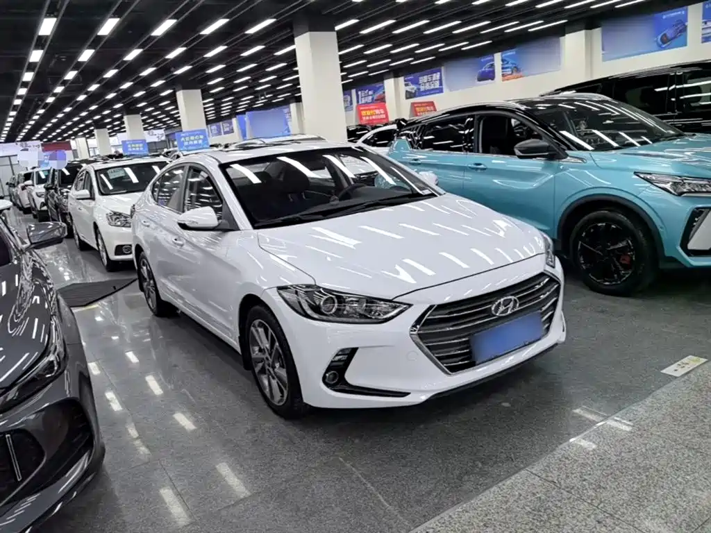 Hyundai Elantra 2016 — фото 4