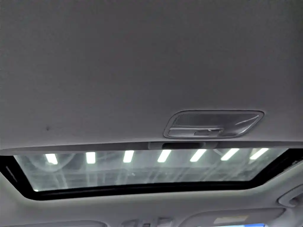 Hyundai Elantra 2016 — фото 18