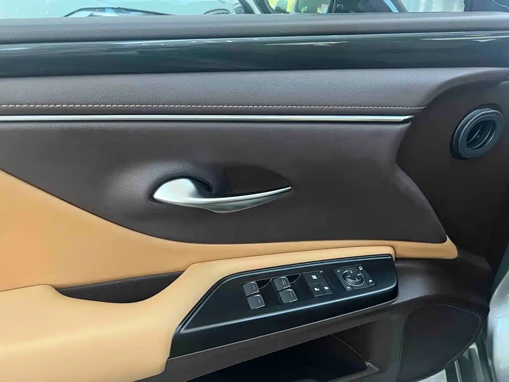 Lexus ES 2021 — фото 12