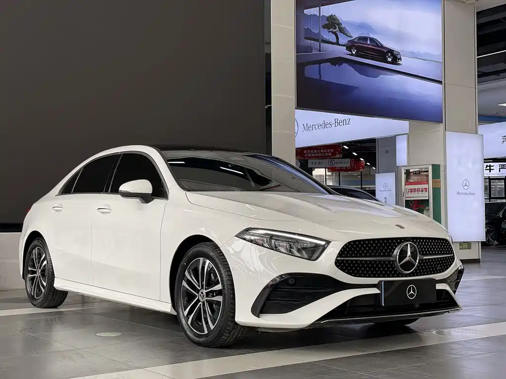 Mercedes-Benz A-Class 2024 — фото 4