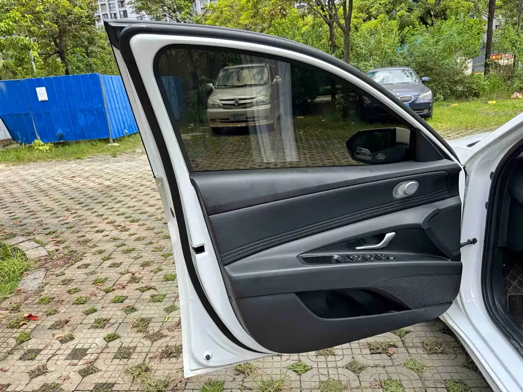 Hyundai Elantra 2023 — фото 37
