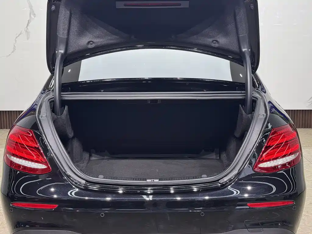 Mercedes-Benz E-Class 2019 — фото 21