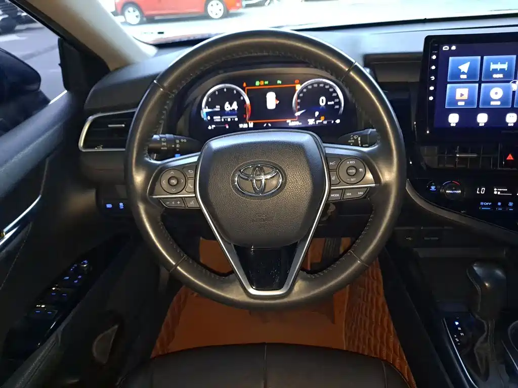Toyota Camry 2023 — фото 8