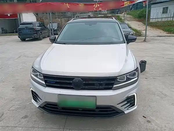 Volkswagen Tiguan L Plug-In Hybrid 2021