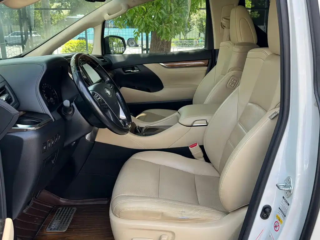 Toyota Alphard 2017 — фото 10