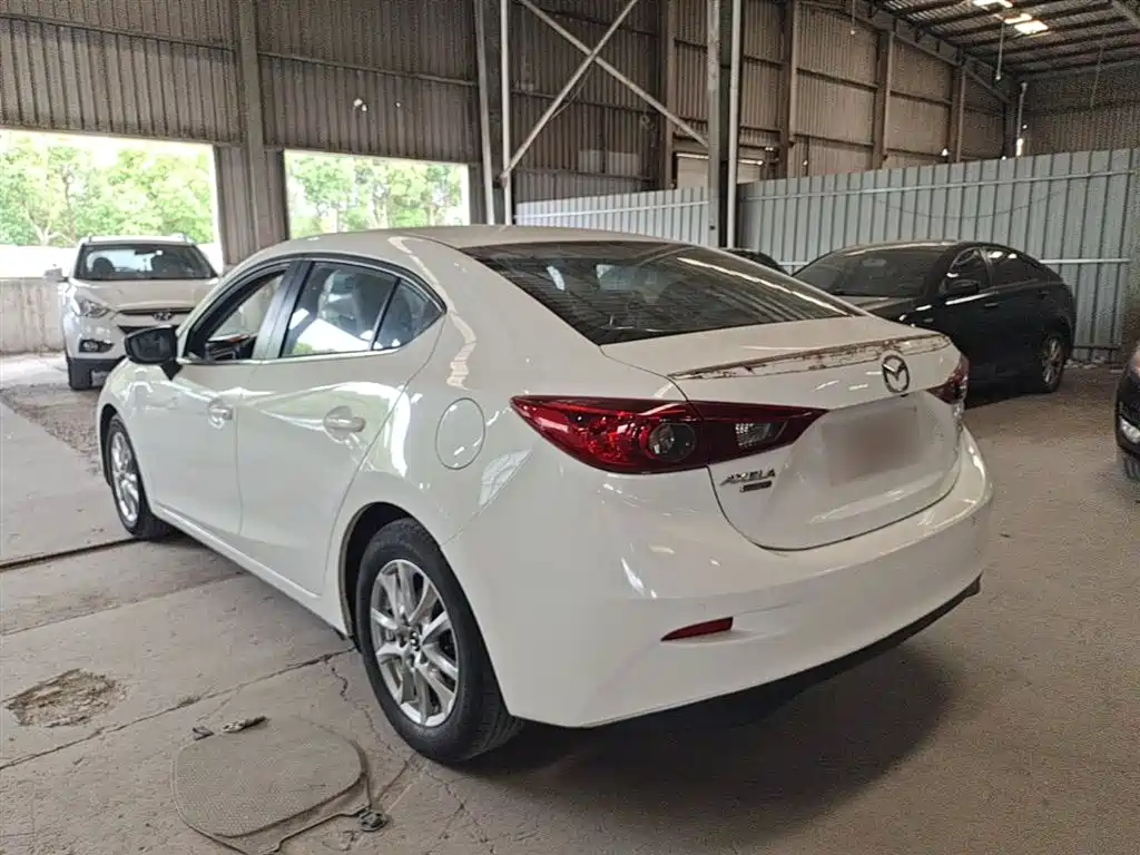Mazda 3 Axela 2018 — фото 5