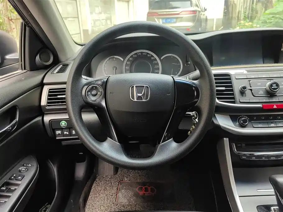 Honda Accord 2014 — фото 15