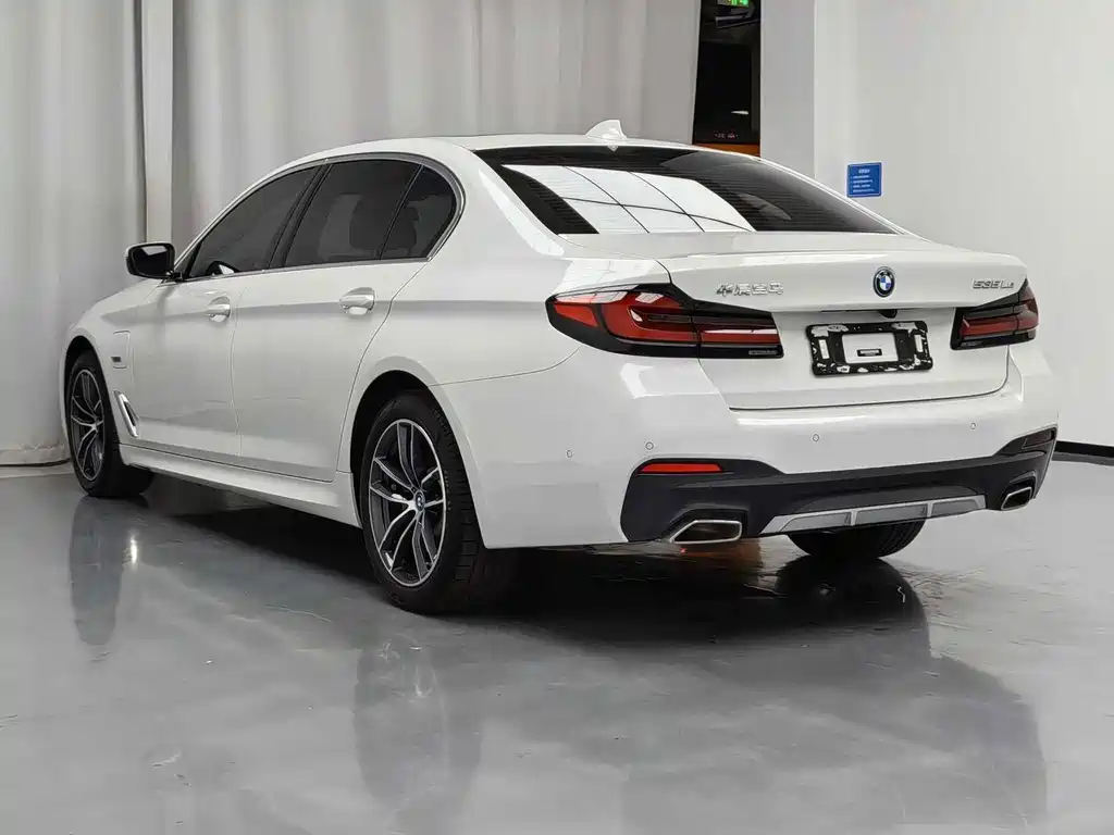 BMW 5 Series New Energy 2023 — фото 13