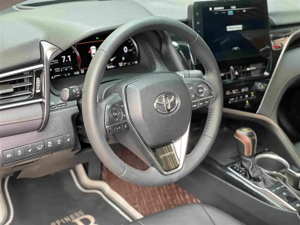 Toyota Camry 2022 — фото 12