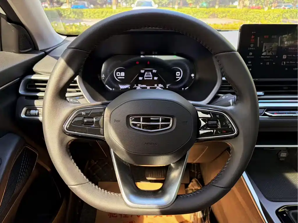Geely Emgrand 2022 — фото 13
