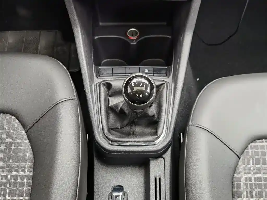 Volkswagen Jetta 2018 — фото 13