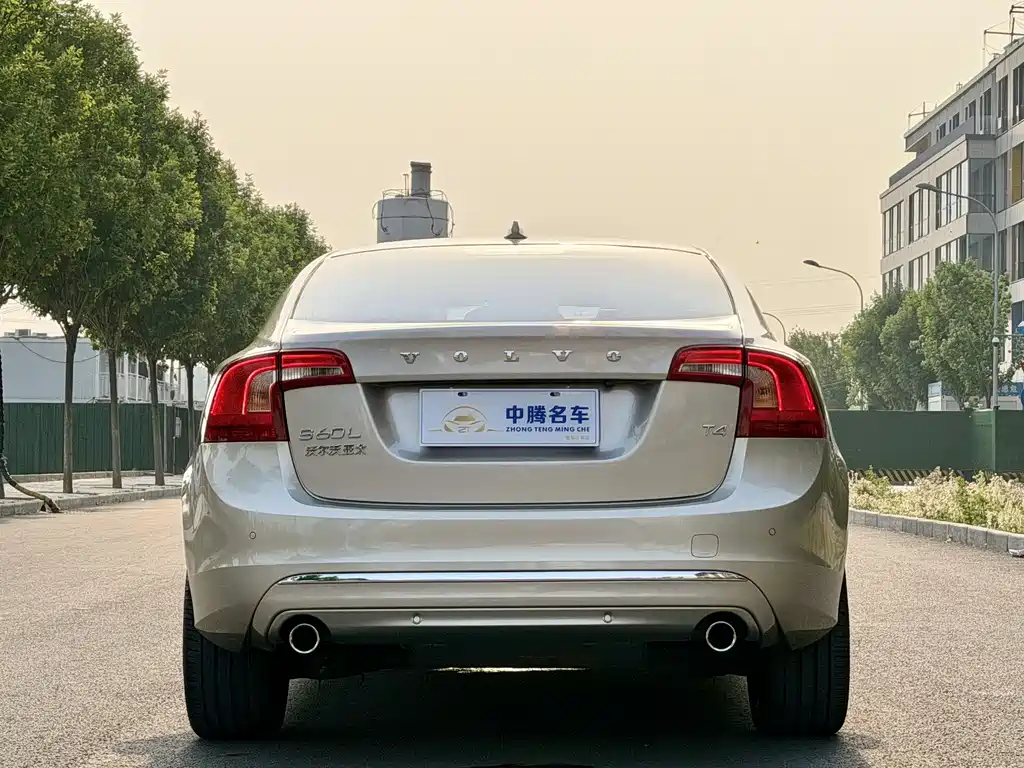 Volvo S60 2018 — фото 29