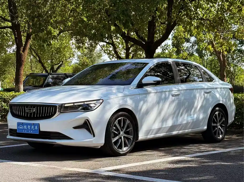 Geely Emgrand 2022