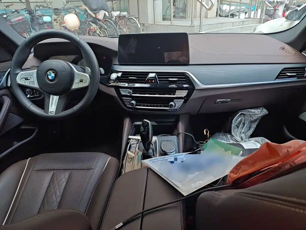 BMW 5 Series 2022 — фото 10