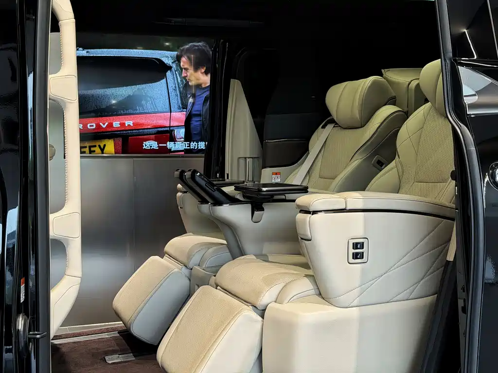 Toyota Vellfire 2023 — фото 14