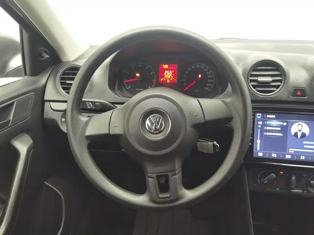 Volkswagen Jetta 2015 — фото 11