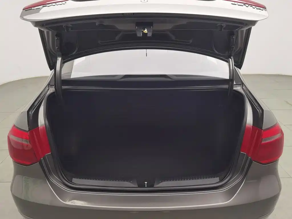 Volkswagen Jetta 2015 — фото 16
