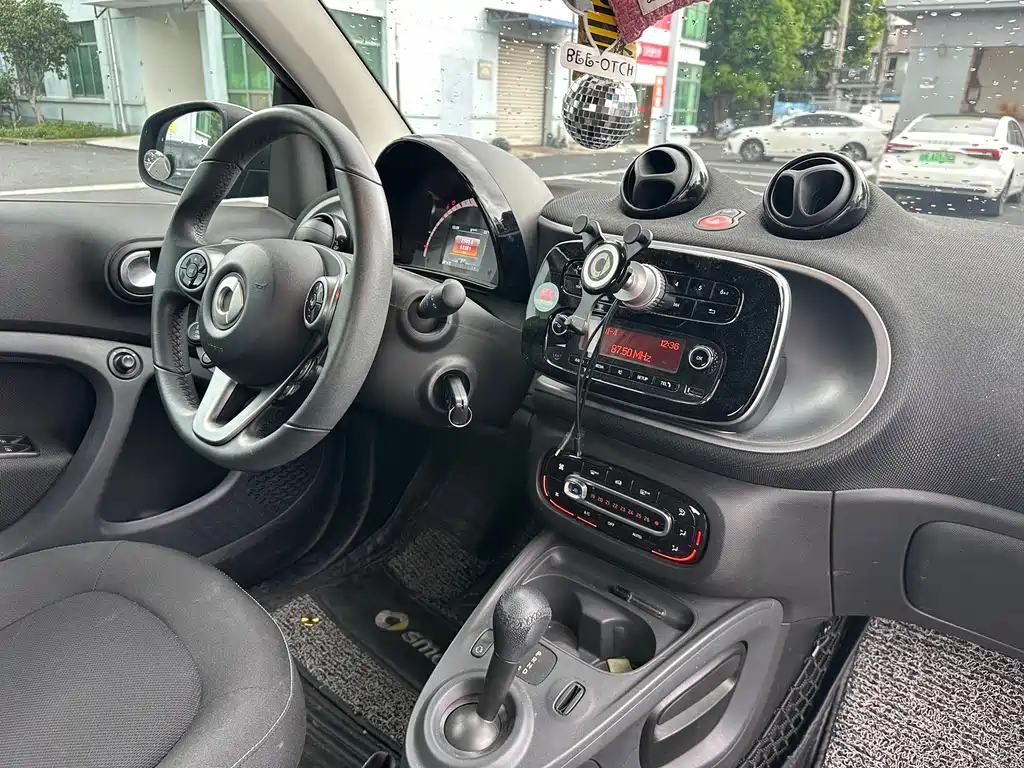 smart fortwo 2019 — фото 18