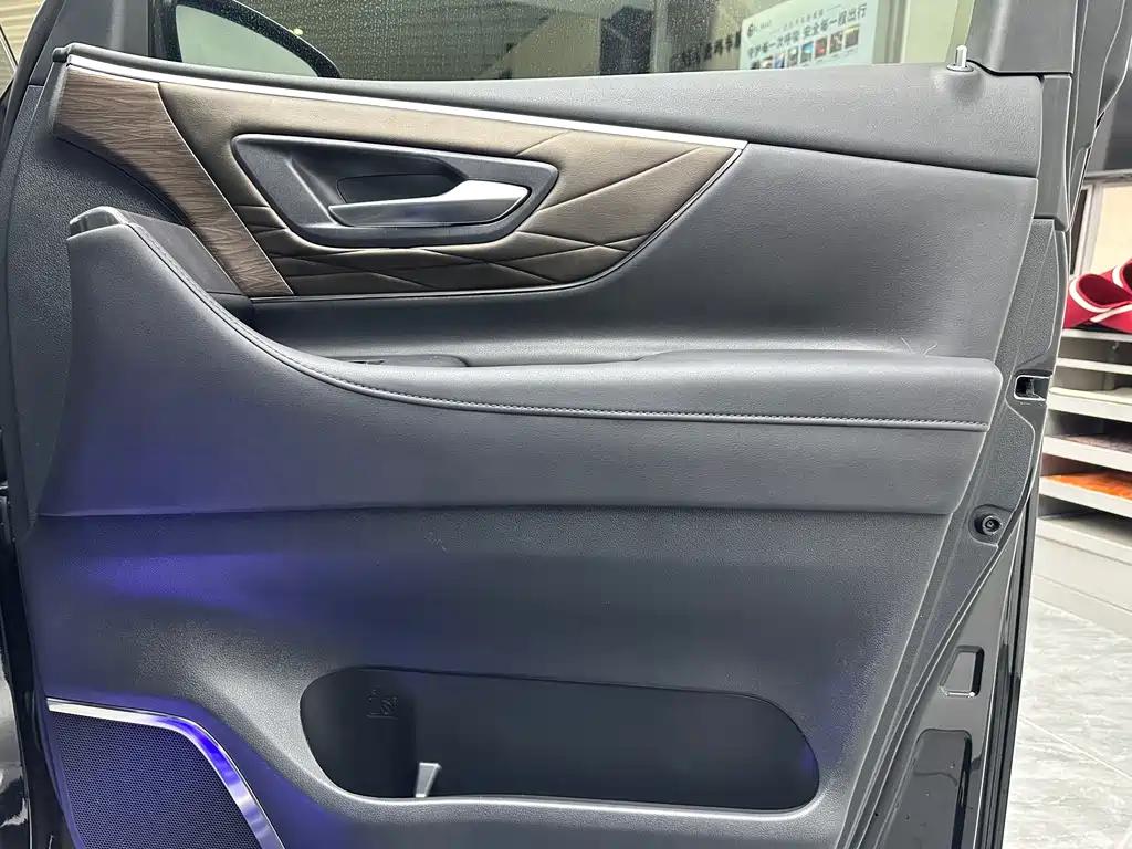 Toyota Alphard 2024 — фото 23