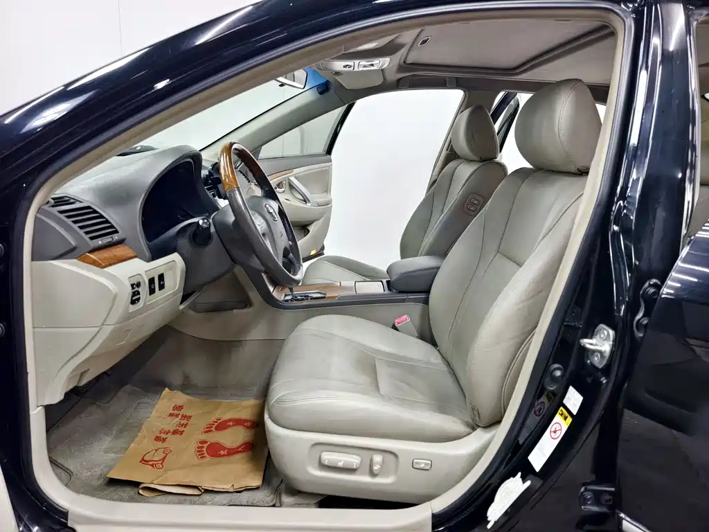 Toyota Camry 2011 — фото 11