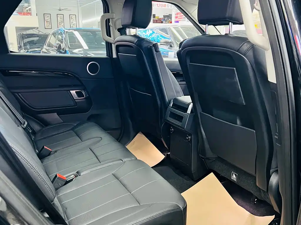 Land Rover Discovery 2019 — фото 11