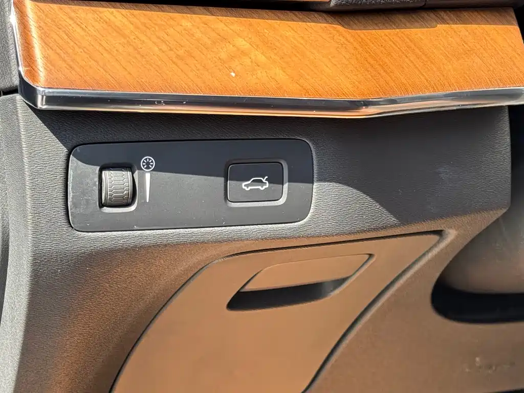 Volvo XC90 2022 — фото 16