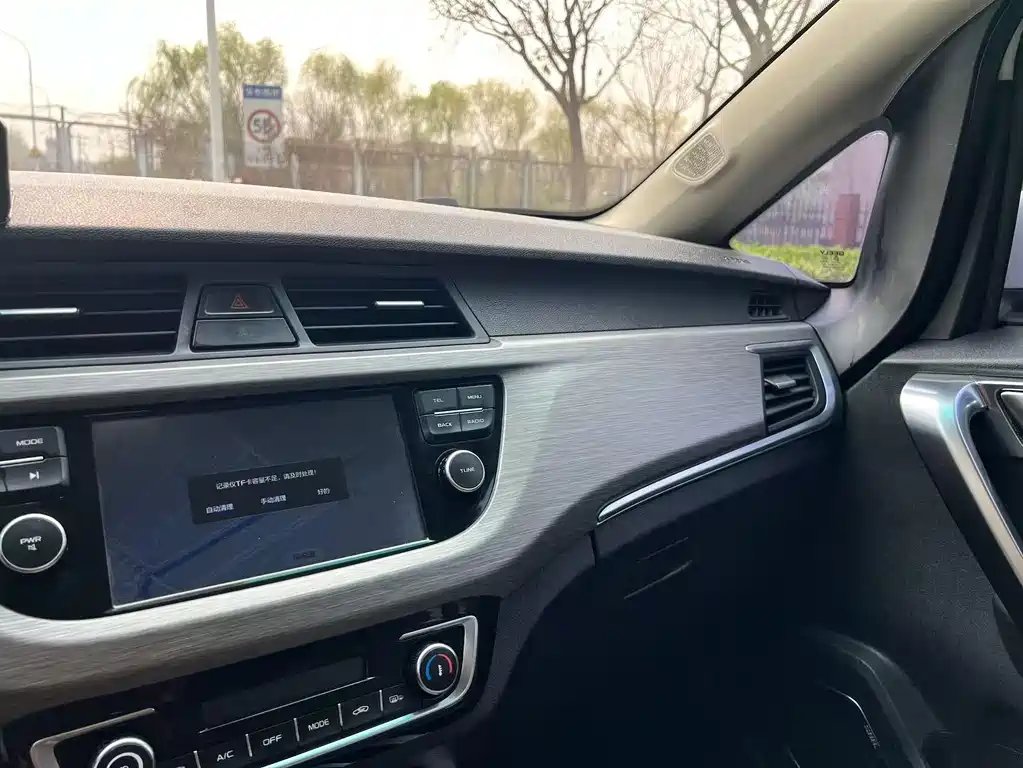 Geely Vision X3 2018 — фото 15