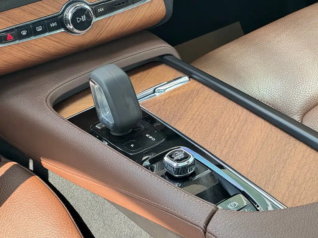 Volvo XC90 2022 — фото 21