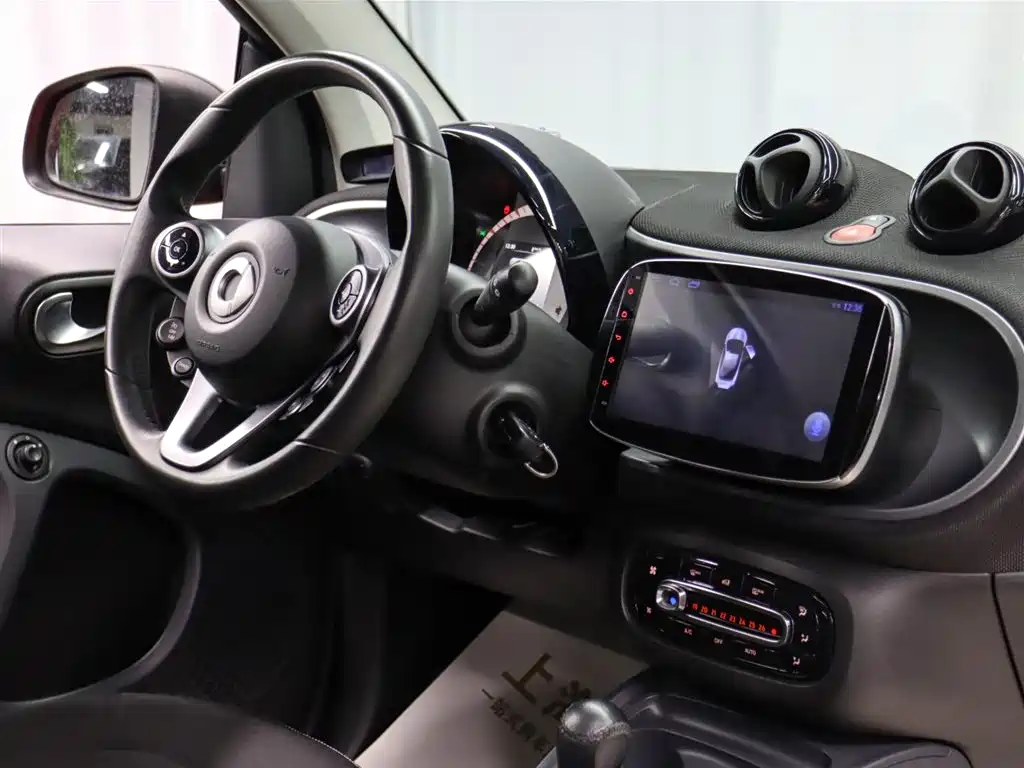 smart Fortwo 2018 — фото 21