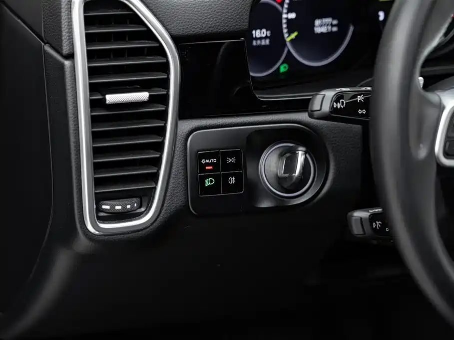 Porsche Cayenne Hybrid 2020 — фото 17