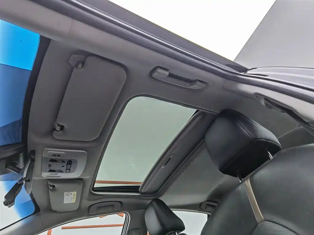Toyota Camry 2018 — фото 14