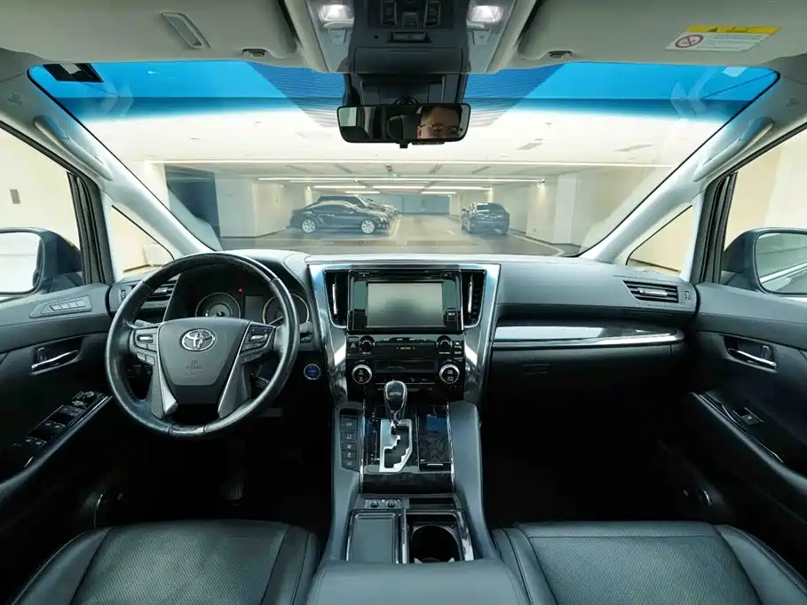 Toyota Vellfire 2020 — фото 18
