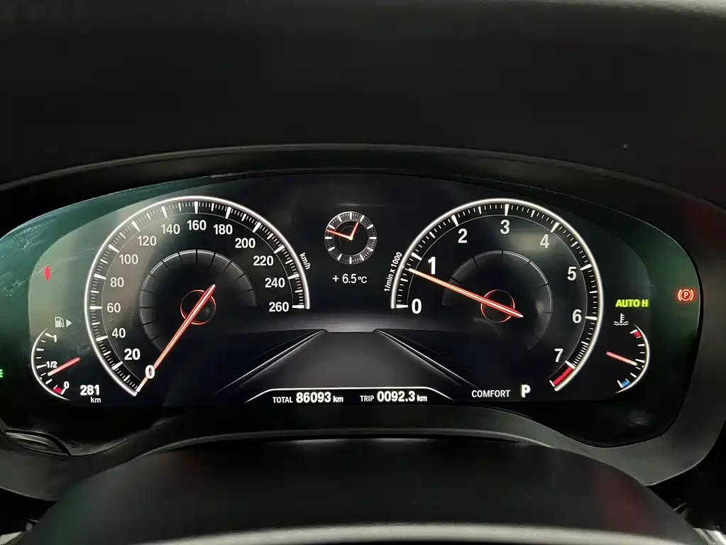 BMW 5 Series 2019 — фото 10
