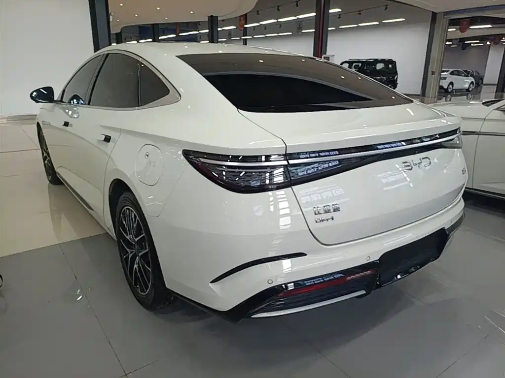 BYD Seal 07 DM-i 2025 — фото 5