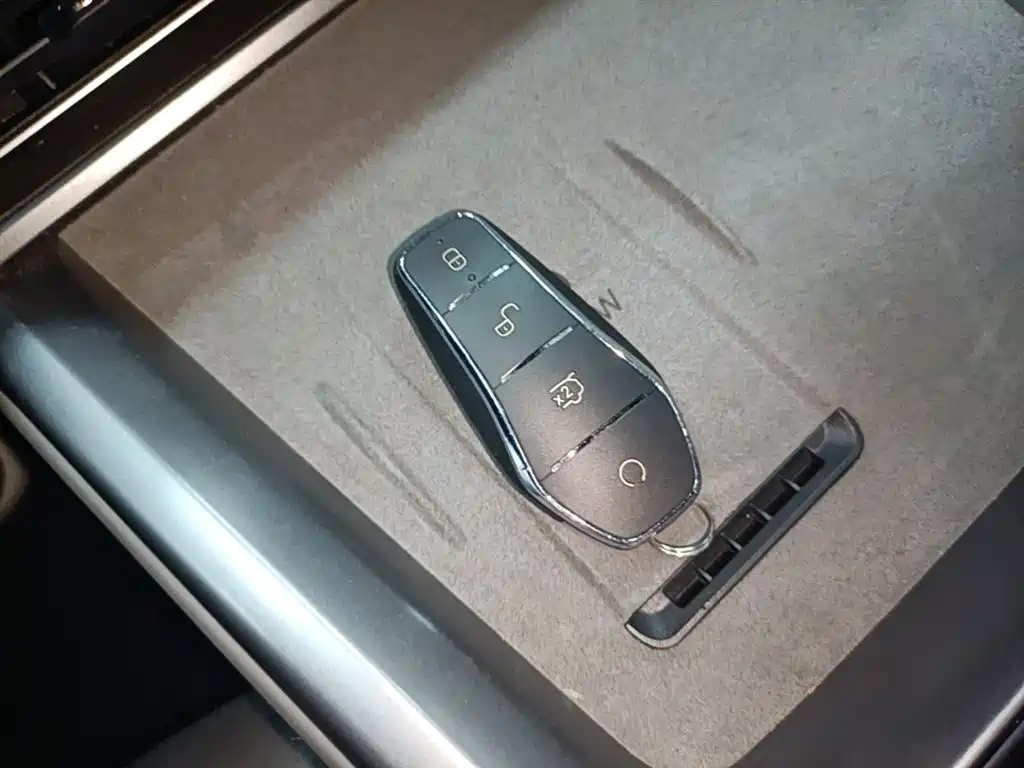 BYD Seal 07 DM-i 2025 — фото 9