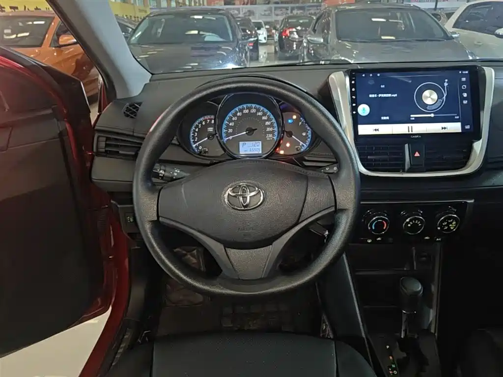 Toyota Yaris L 2018 — фото 11