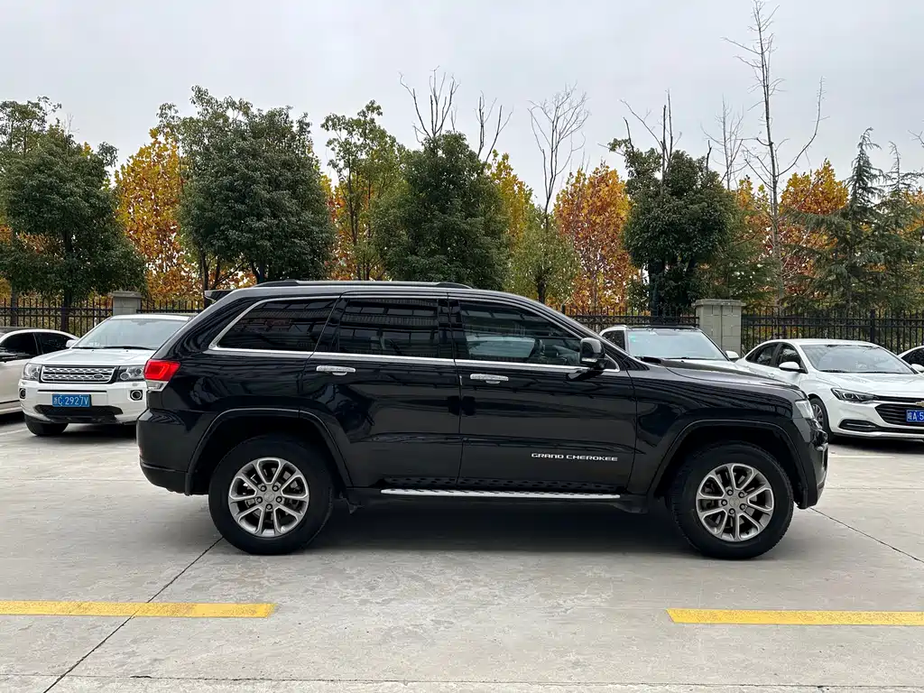 Jeep Grand Cherokee 2015 — фото 8