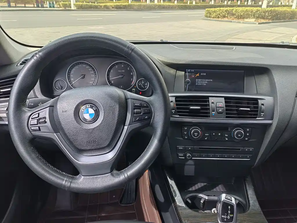 BMW X3 2012 — фото 9