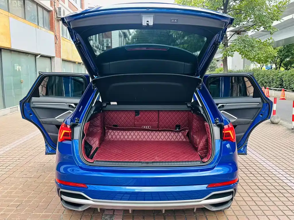 Audi Q3 2019 — фото 19