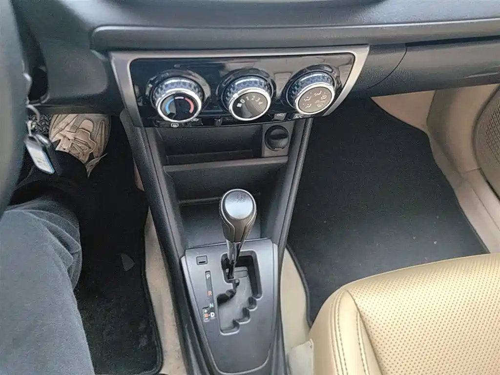 Toyota Yaris L 2019 — фото 14