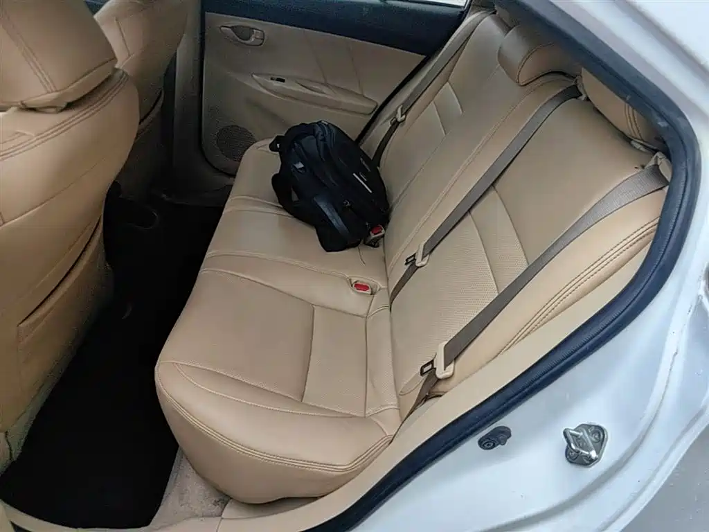 Toyota Yaris L 2019 — фото 17