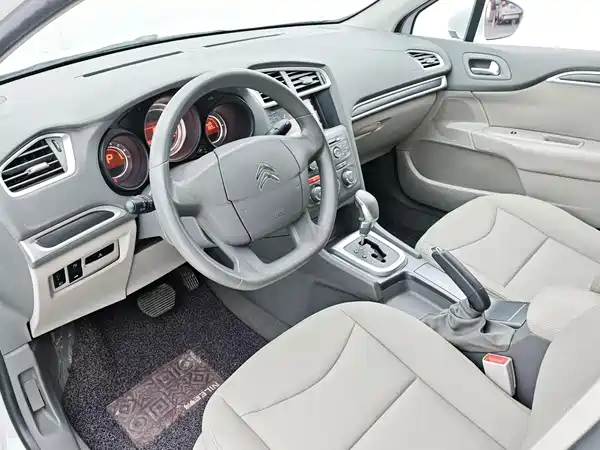 Citroën C4L 2013