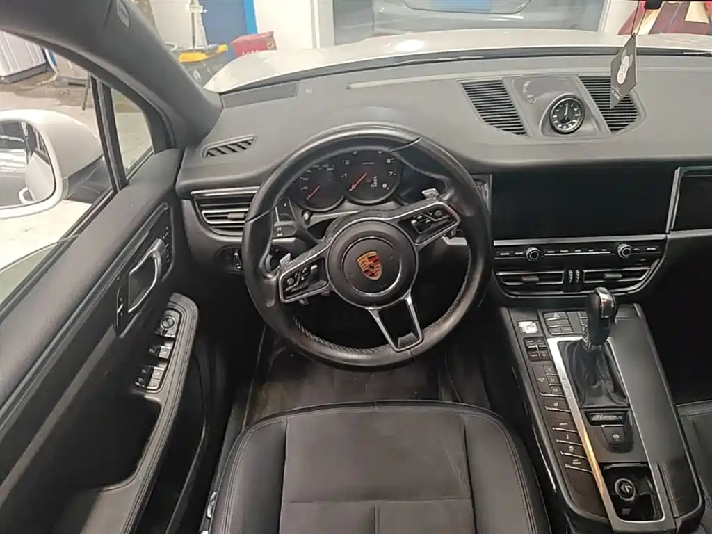 Porsche Macan 2020 — фото 11